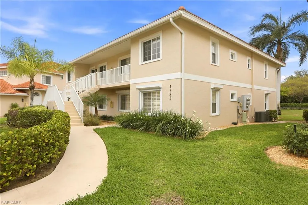 1723 Reuven Circle #2004 Naples, FL 34112