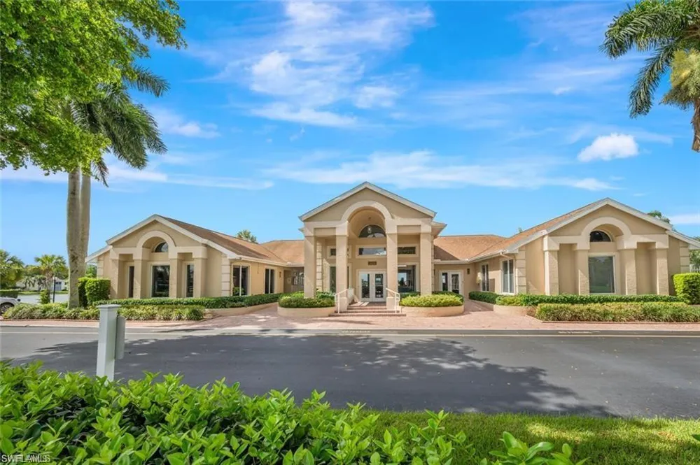 1723 Reuven Circle #2004 Naples, FL 34112