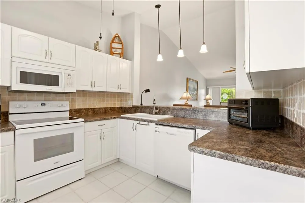 1723 Reuven Circle #2004 Naples, FL 34112