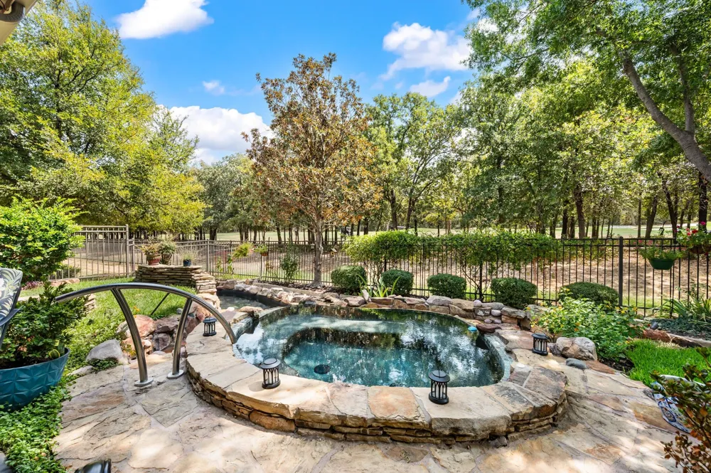 8424 Jefferson Way Lantana, TX 76226