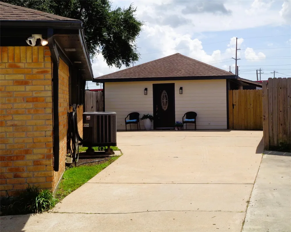 2502 20th Street Texas City, TX 77590