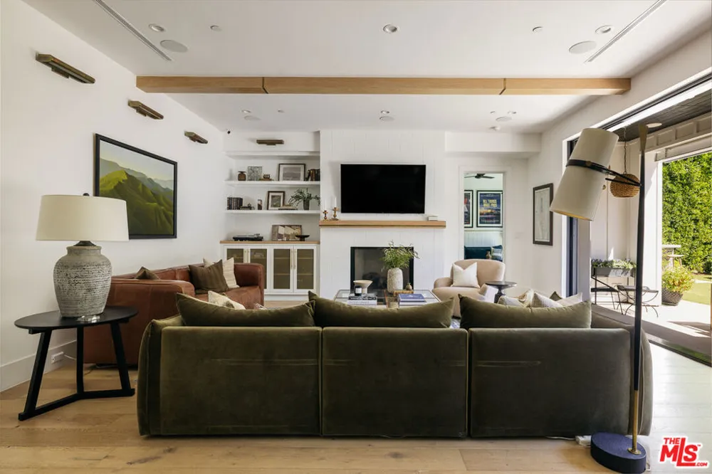 12406 Milbank Street Los Angeles, CA 91604