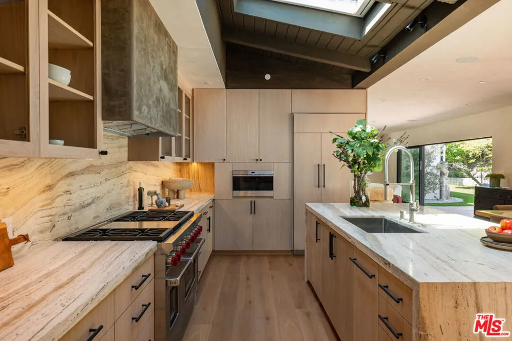 18001 Boris Drive Encino, CA 91316