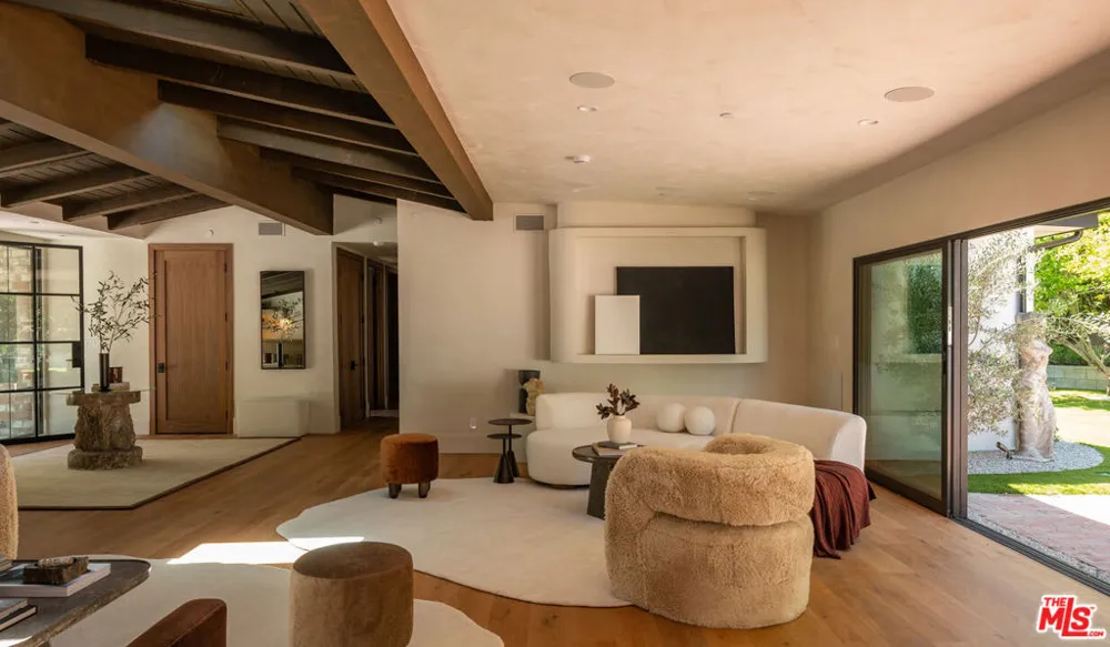18001 Boris Drive Encino, CA 91316
