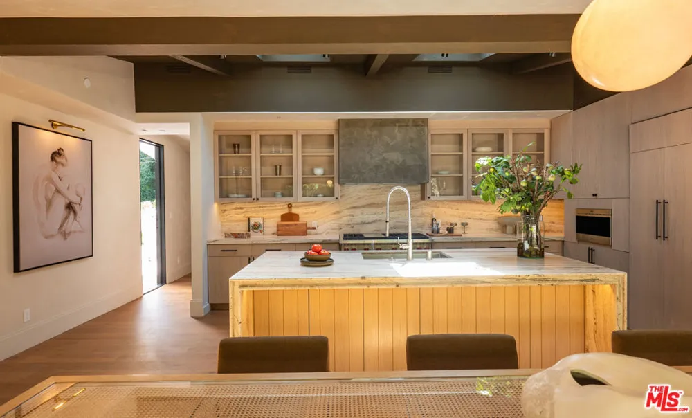 18001 Boris Drive Encino, CA 91316