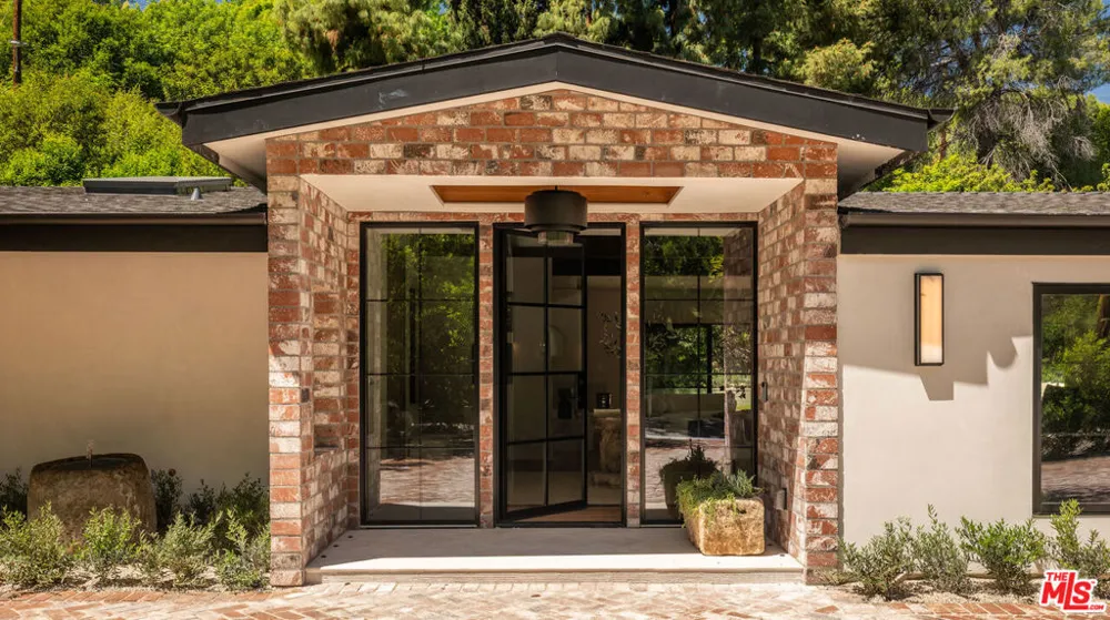 18001 Boris Drive Encino, CA 91316