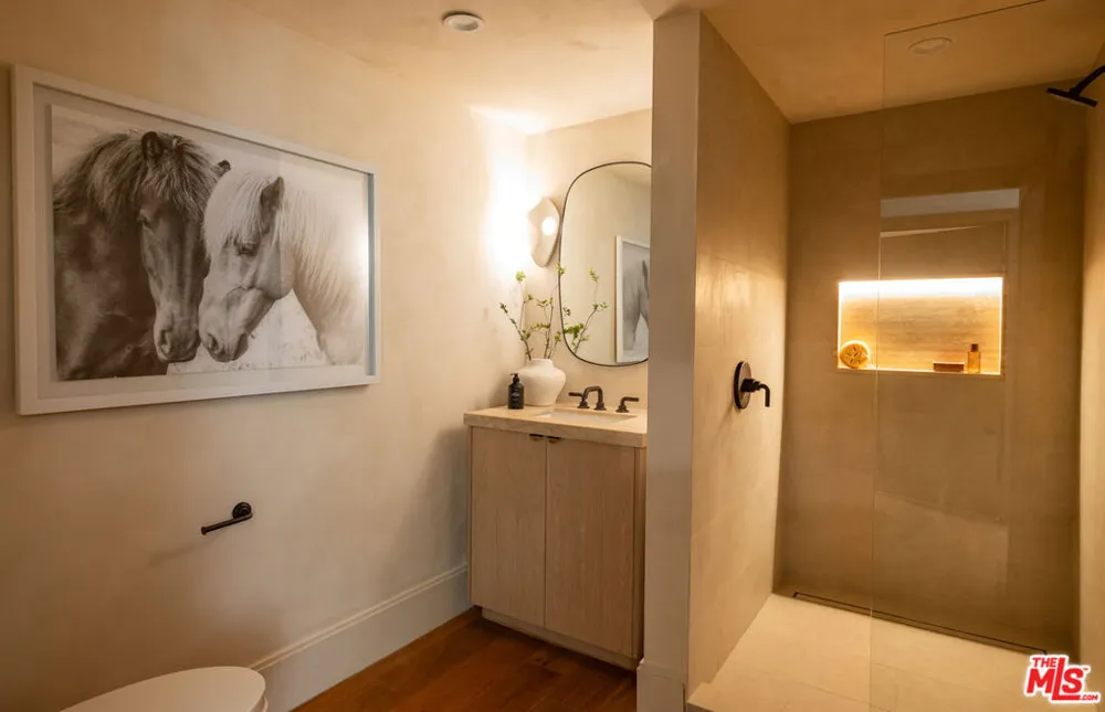 18001 Boris Drive Encino, CA 91316