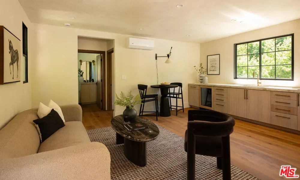 18001 Boris Drive Encino, CA 91316