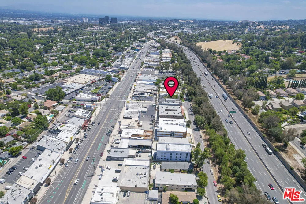 22705 Del Valle Street #2 Woodland Hills, CA 91364