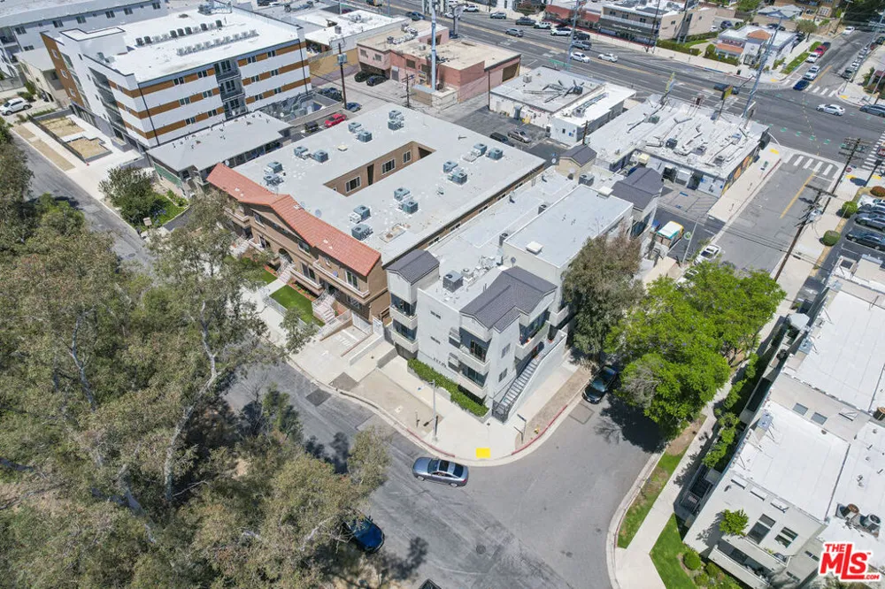 22705 Del Valle Street #2 Woodland Hills, CA 91364
