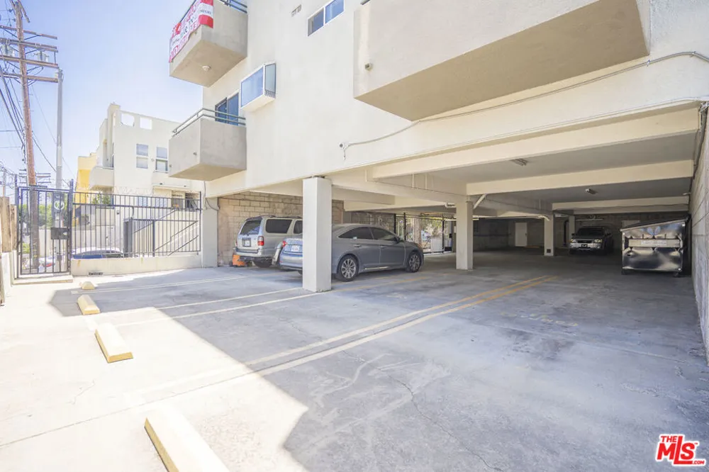 22705 Del Valle Street #2 Woodland Hills, CA 91364