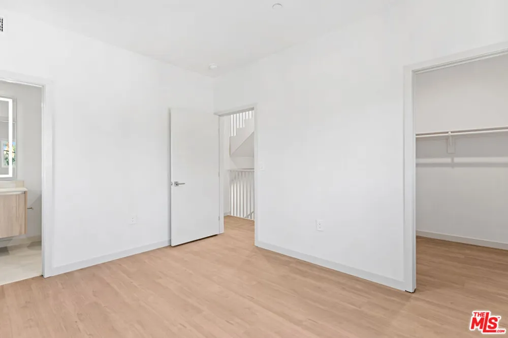 2523 S Orange Drive Los Angeles, CA 90016