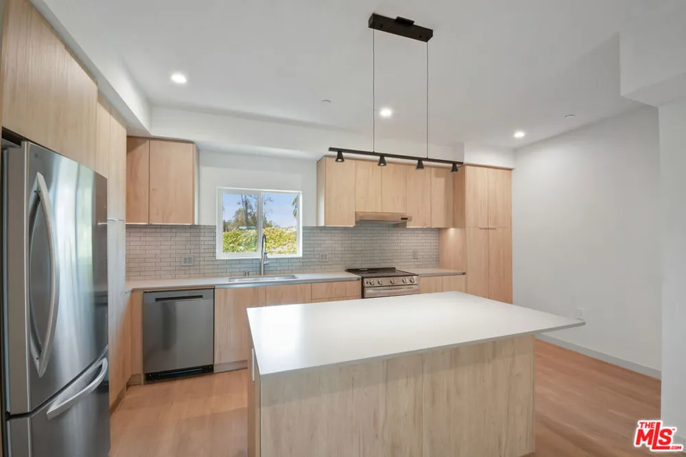 2523 S Orange Drive Los Angeles, CA 90016