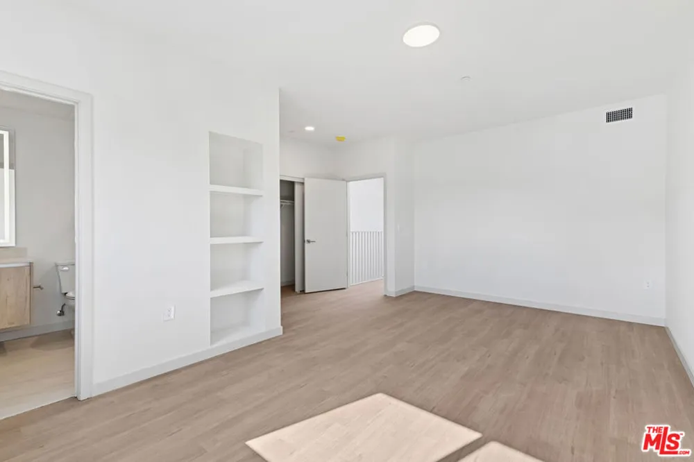 2523 S Orange Drive Los Angeles, CA 90016