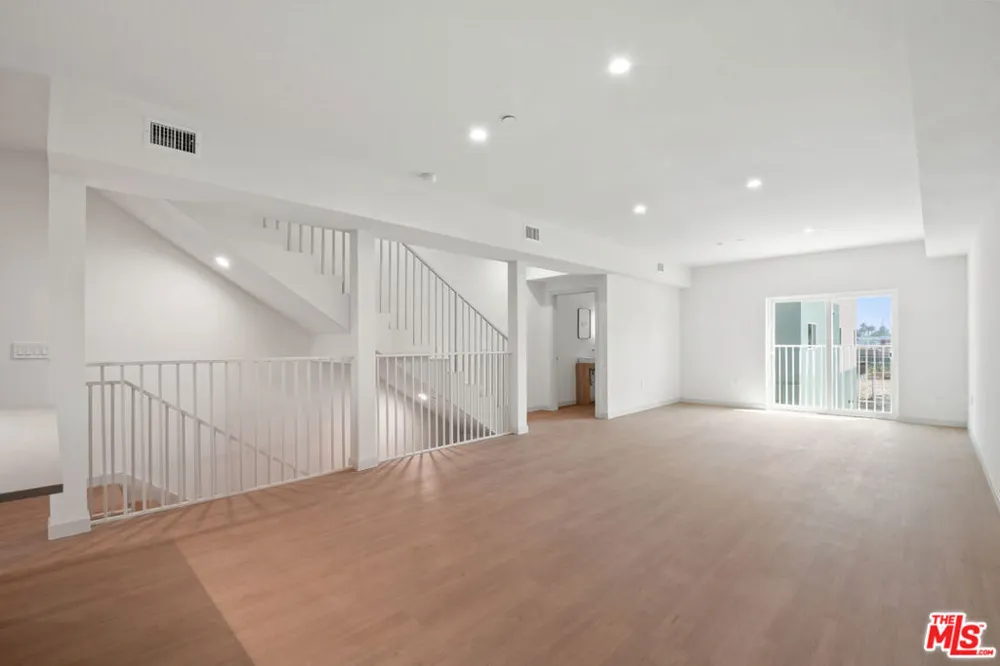 2523 S Orange Drive Los Angeles, CA 90016