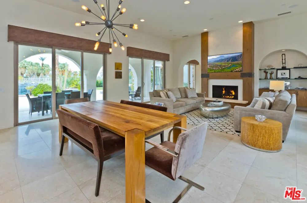 1062 Bella Vista Vista Palm Springs, CA 92264