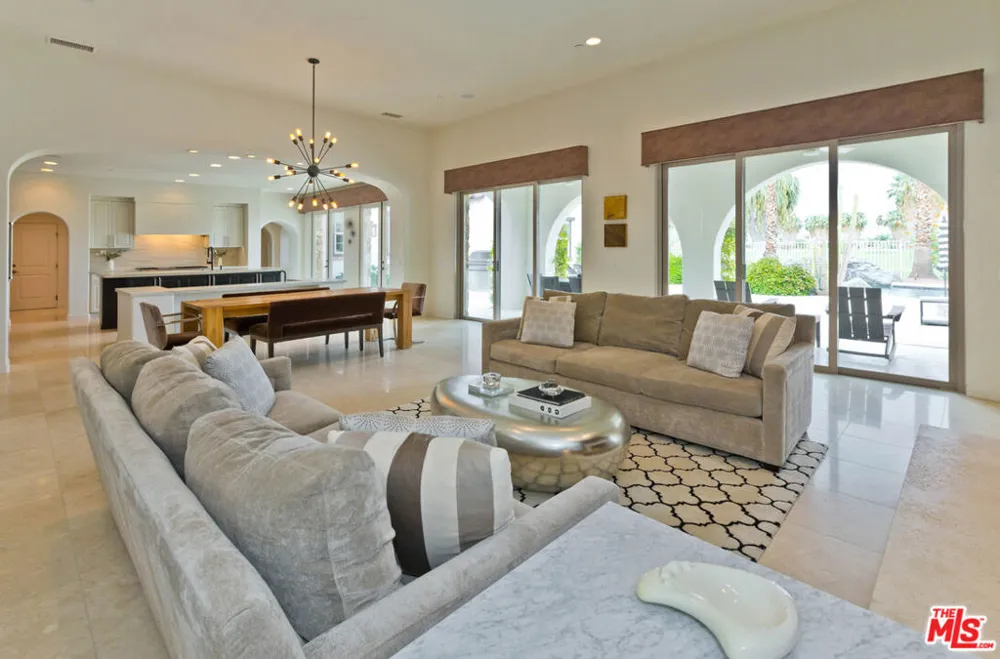 1062 Bella Vista Vista Palm Springs, CA 92264