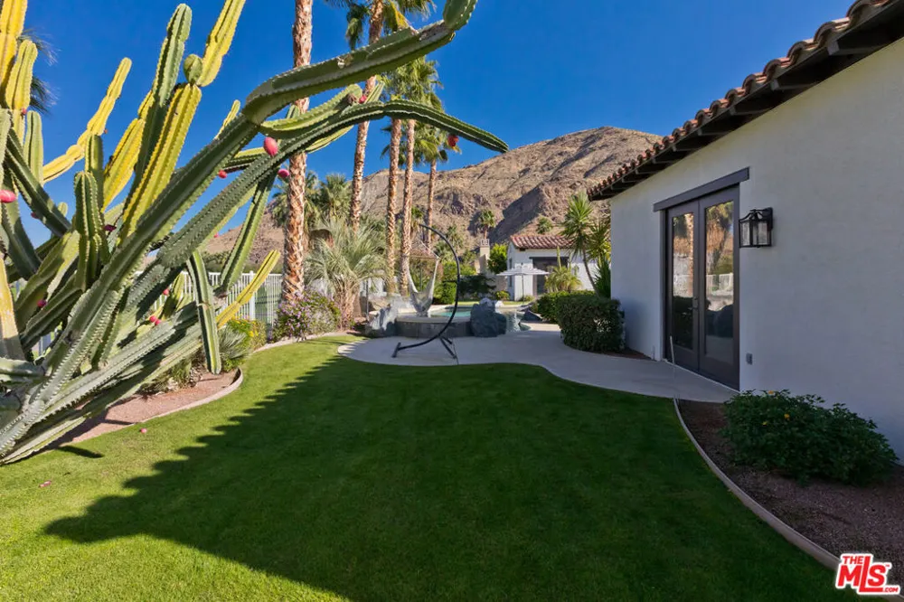 1062 Bella Vista Vista Palm Springs, CA 92264
