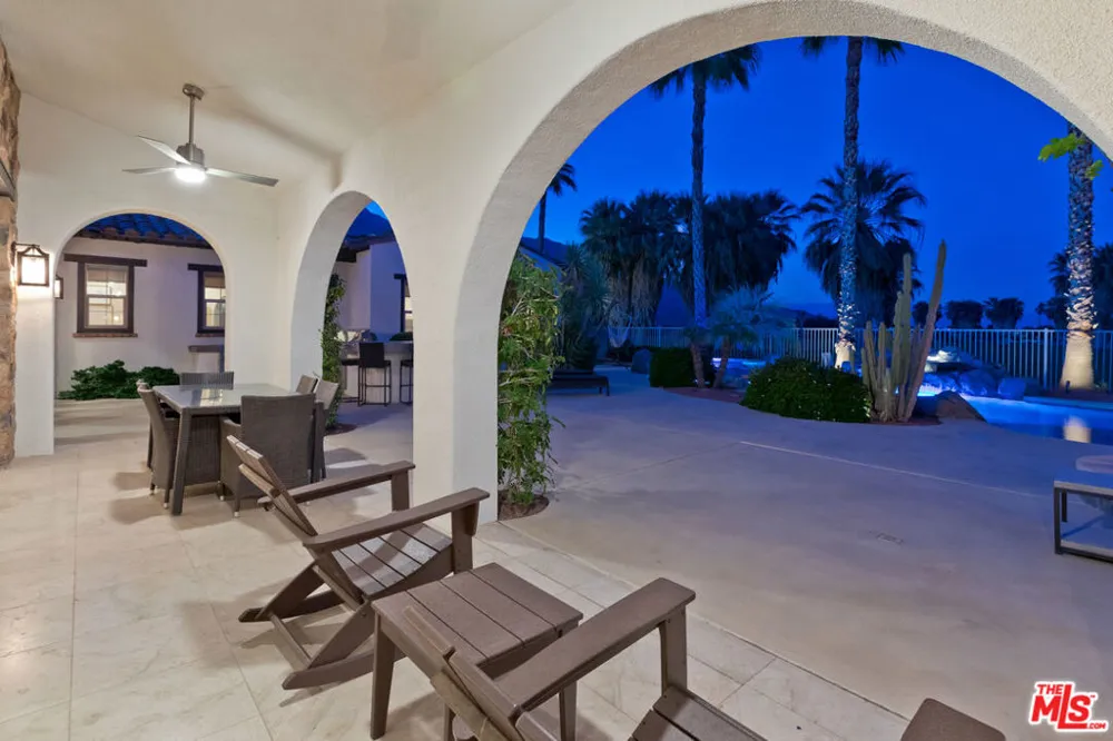 1062 Bella Vista Vista Palm Springs, CA 92264