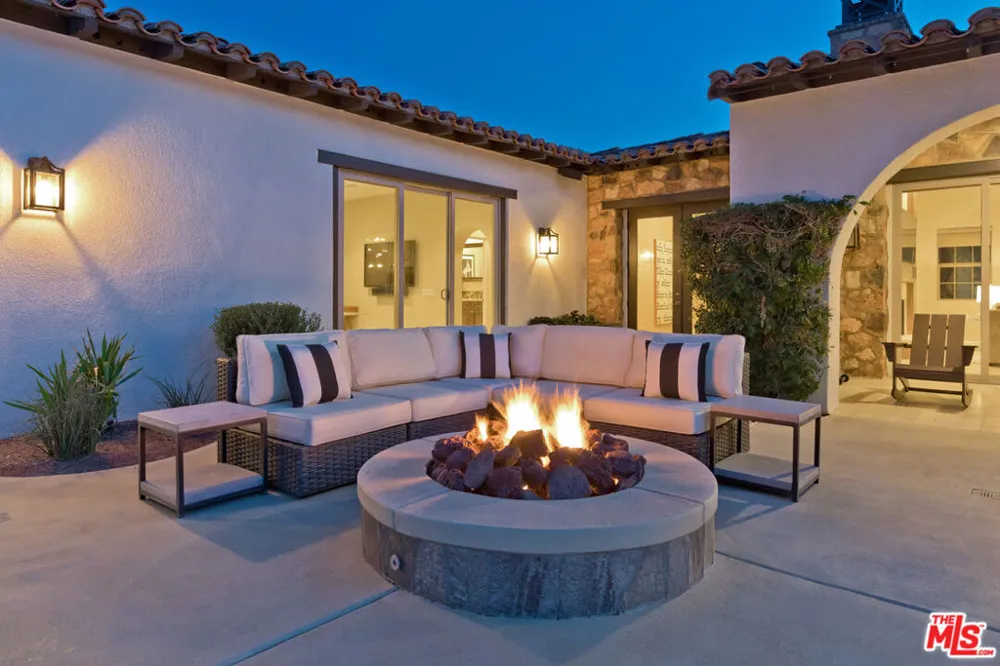 1062 Bella Vista Vista Palm Springs, CA 92264