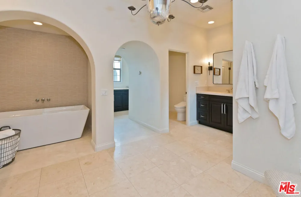1062 Bella Vista Vista Palm Springs, CA 92264