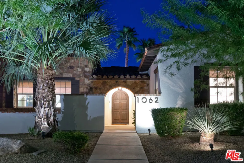 1062 Bella Vista Vista Palm Springs, CA 92264