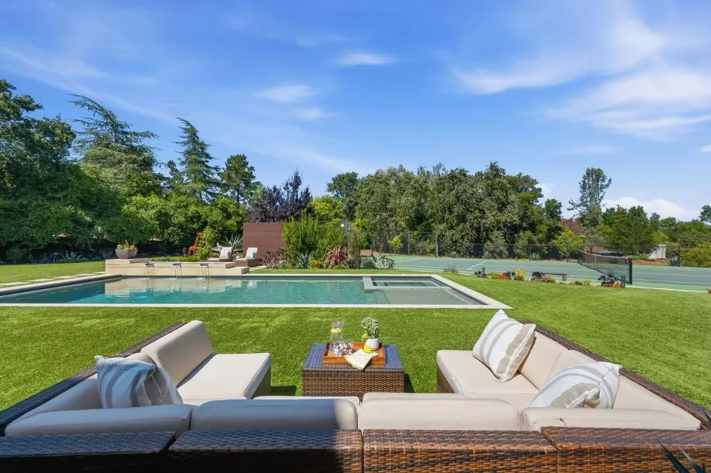 12271 Hilltop Drive Los Altos Hills, CA 94024