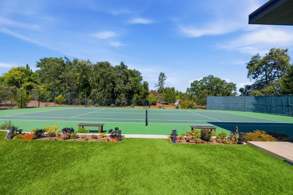 12271 Hilltop Drive Los Altos Hills, CA 94024