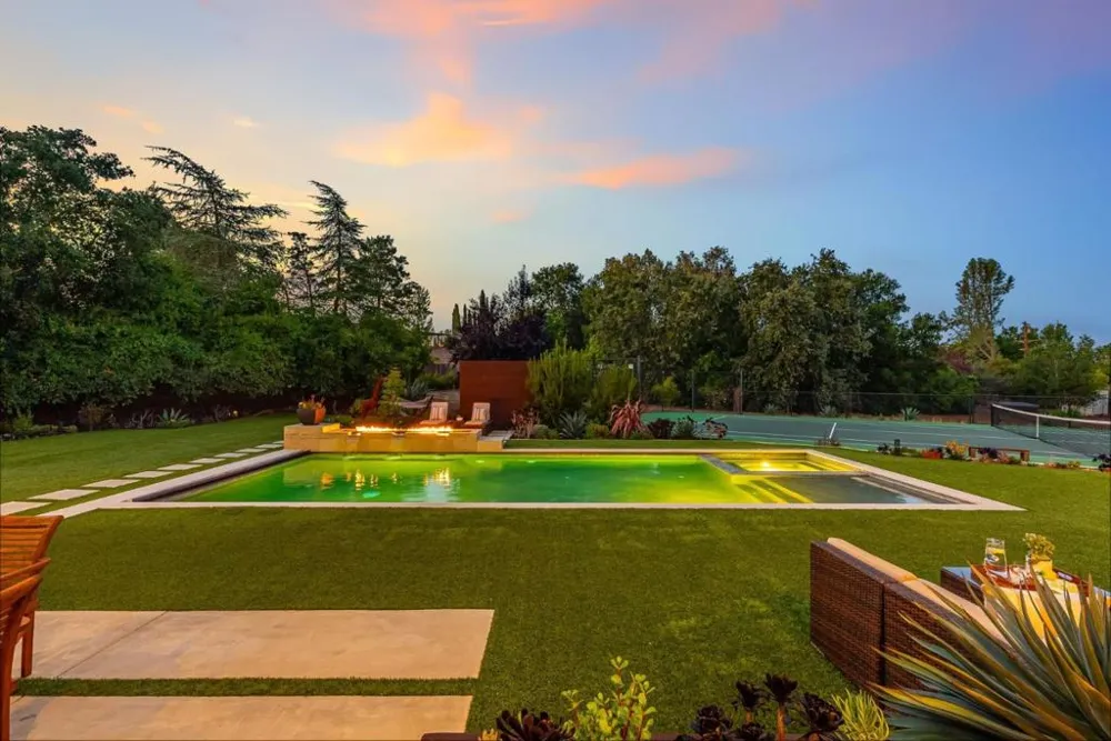 12271 Hilltop Drive Los Altos Hills, CA 94024