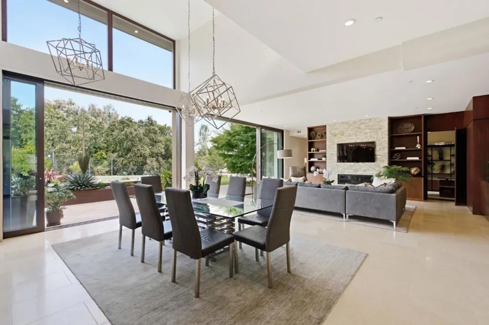 12271 Hilltop Drive Los Altos Hills, CA 94024