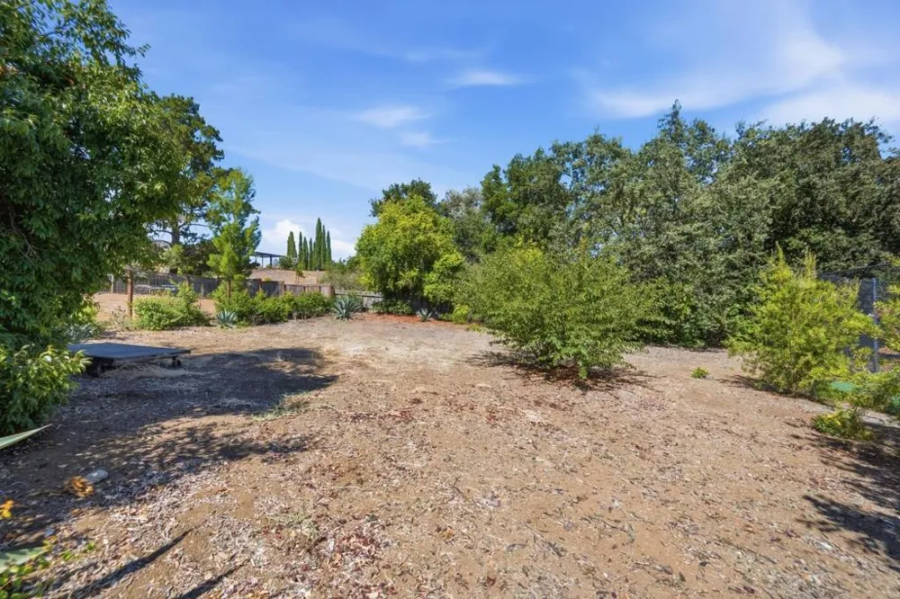 12271 Hilltop Drive Los Altos Hills, CA 94024