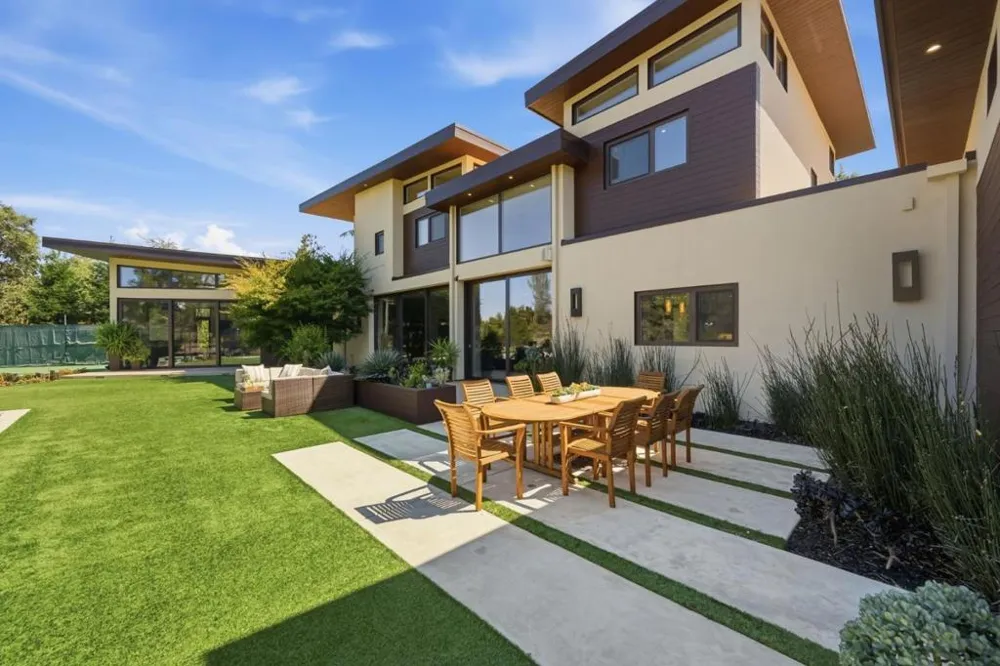 12271 Hilltop Drive Los Altos Hills, CA 94024