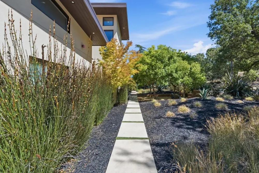 12271 Hilltop Drive Los Altos Hills, CA 94024