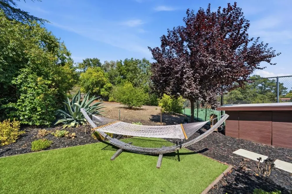 12271 Hilltop Drive Los Altos Hills, CA 94024