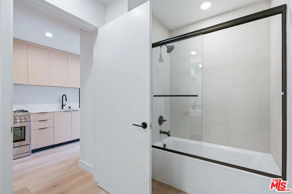 3555 Overland Avenue #604 Los Angeles, CA 90034