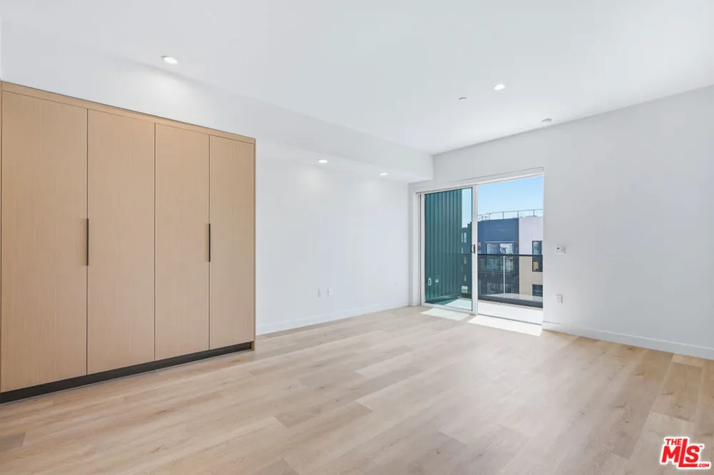 3555 Overland Avenue #604 Los Angeles, CA 90034