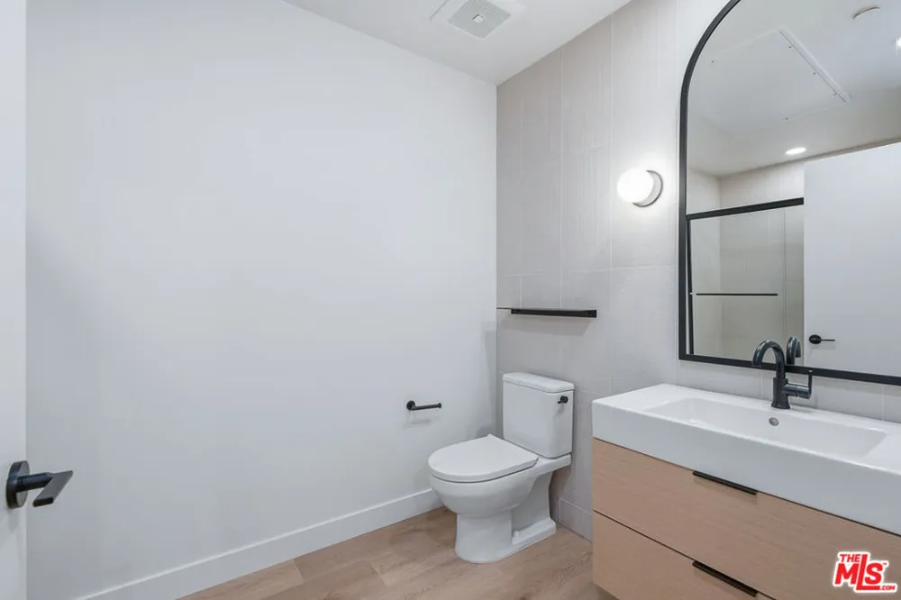 3555 Overland Avenue #604 Los Angeles, CA 90034