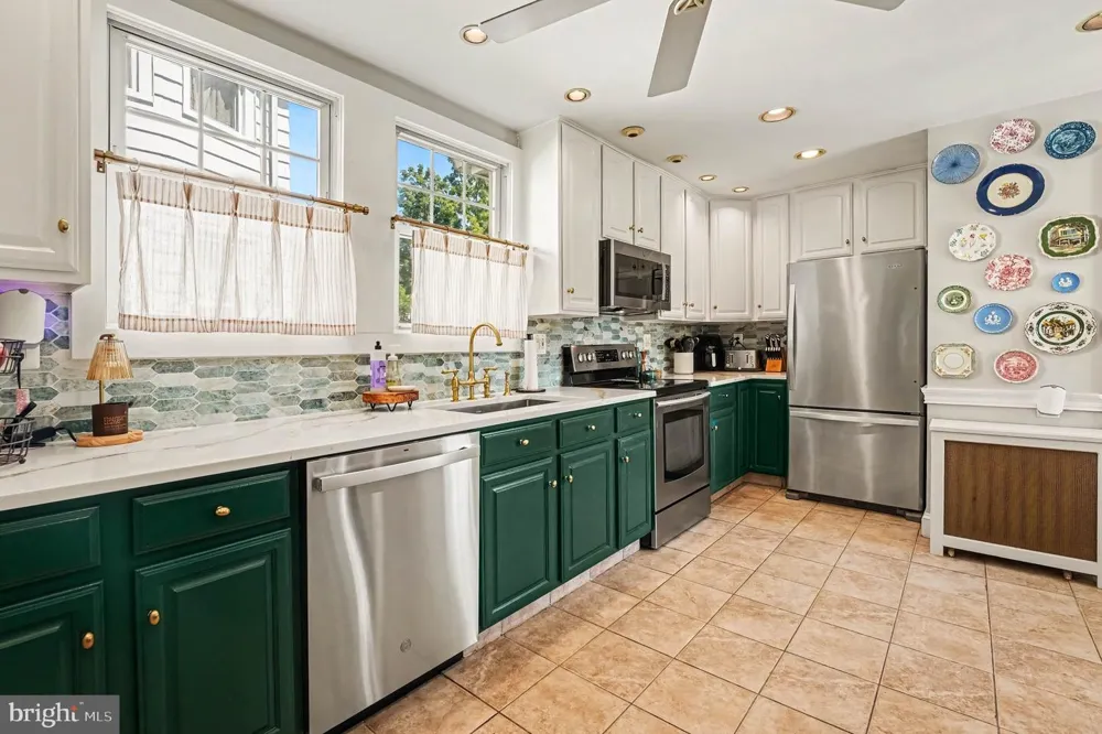 429 ROBERTS AVENUE Glenside, PA 19038