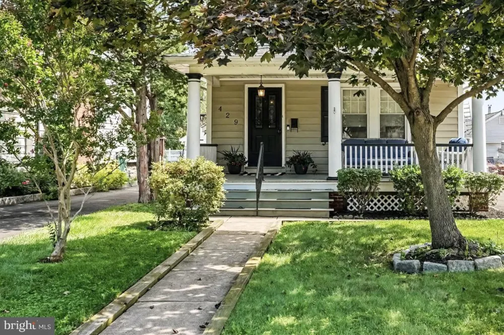 429 ROBERTS AVENUE Glenside, PA 19038