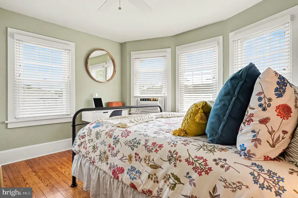 429 ROBERTS AVENUE Glenside, PA 19038