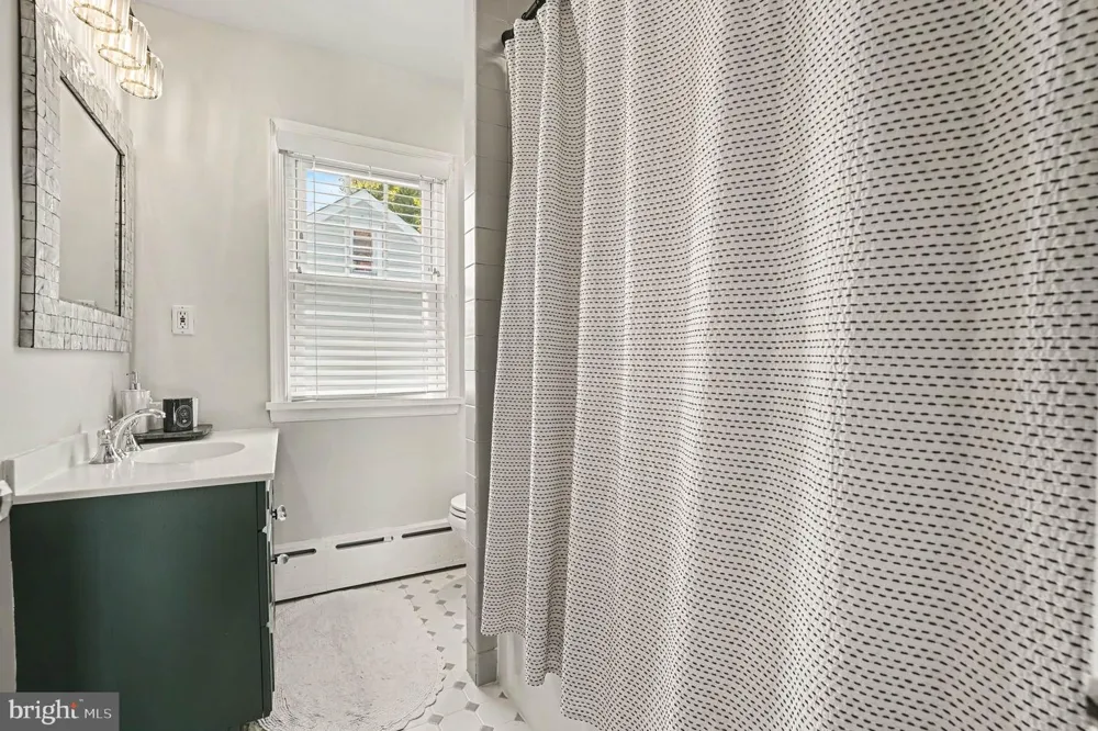 429 ROBERTS AVENUE Glenside, PA 19038