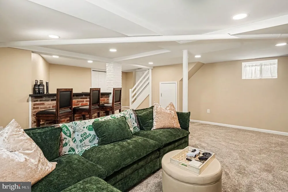 429 ROBERTS AVENUE Glenside, PA 19038