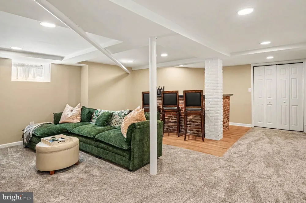 429 ROBERTS AVENUE Glenside, PA 19038