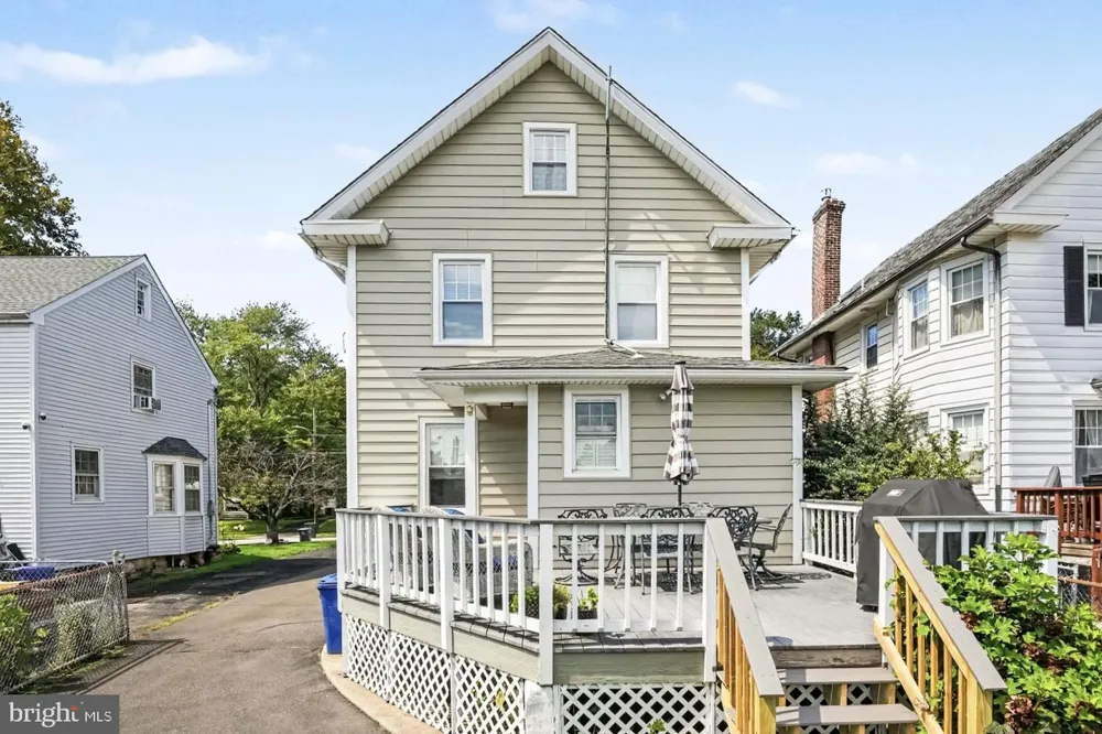 429 ROBERTS AVENUE Glenside, PA 19038