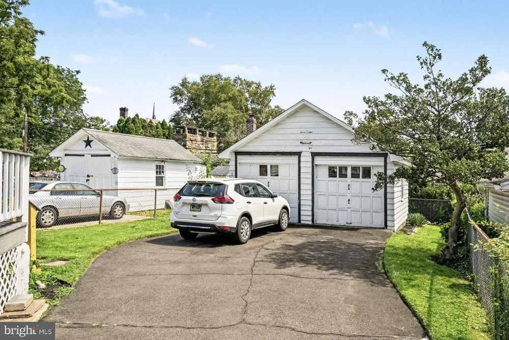 429 ROBERTS AVENUE Glenside, PA 19038