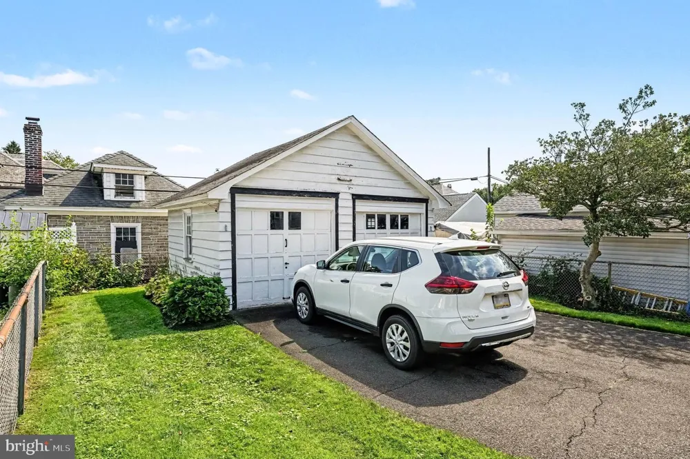 429 ROBERTS AVENUE Glenside, PA 19038