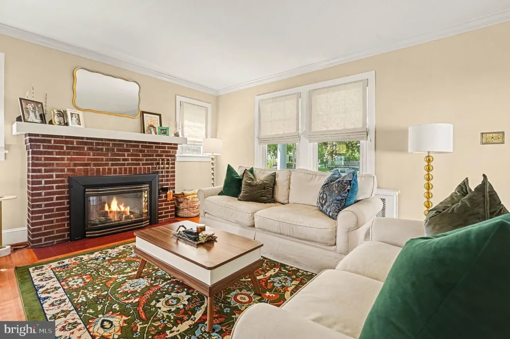 429 ROBERTS AVENUE Glenside, PA 19038