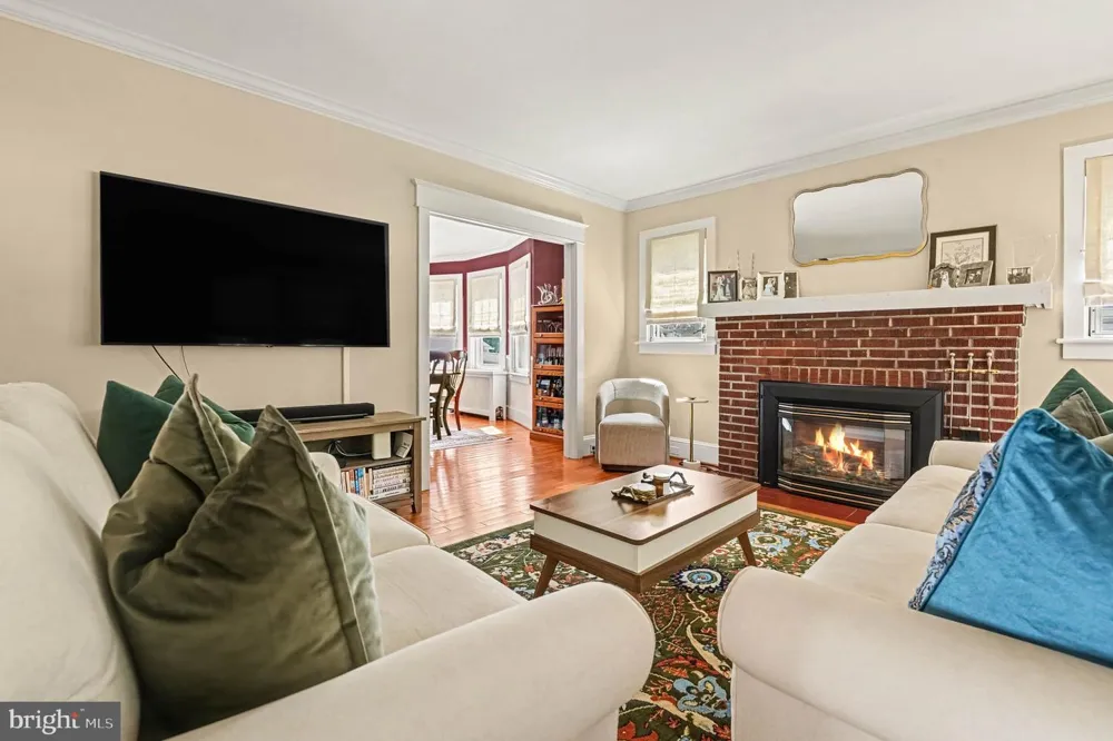 429 ROBERTS AVENUE Glenside, PA 19038