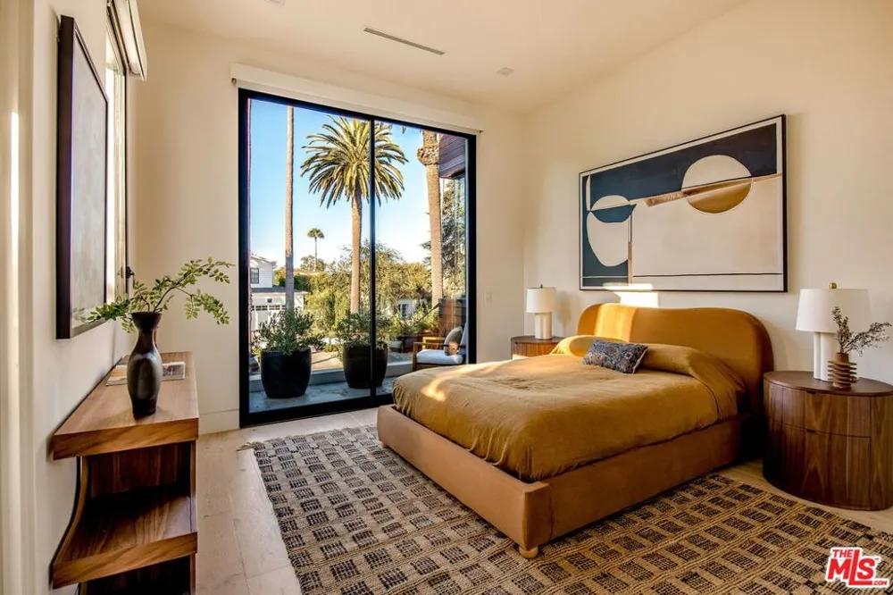 734 18th Street Santa Monica, CA 90402