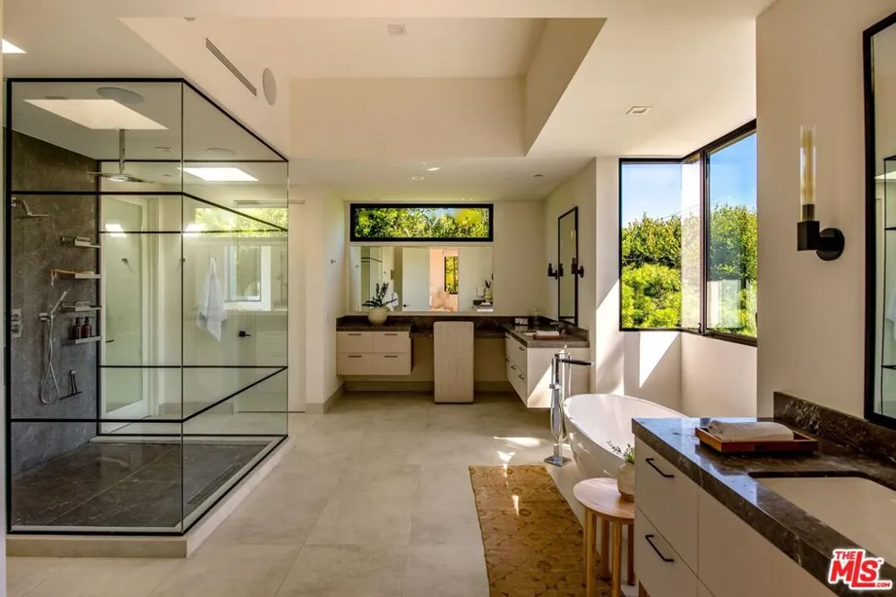 734 18th Street Santa Monica, CA 90402